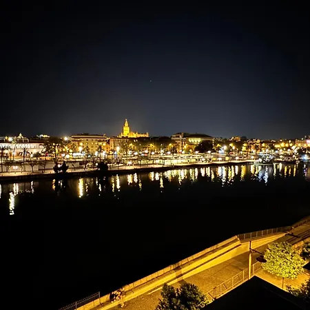 Un Espacio Diferente En Triana. Seville